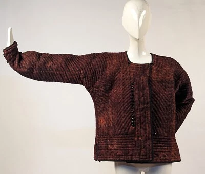 JAQUETA DE LÃ ÉTNICA VINTAGE MEADOS DO SÉCULO 20 COM ACOLCHOAMENTO DE MÃO RICO - Imagem 1 de 4