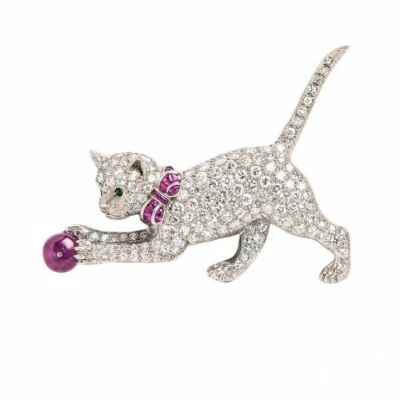 935 Silver Cat With Bow Tie Design 10.79TCW Pink Ruby & White Sapphire Brooch - Image 1 of 4