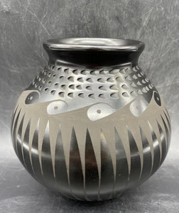 Mata Ortiz Pottery Olla Black Intricate Vase Vessel by Tomasa Mora - Picture 1 of 10