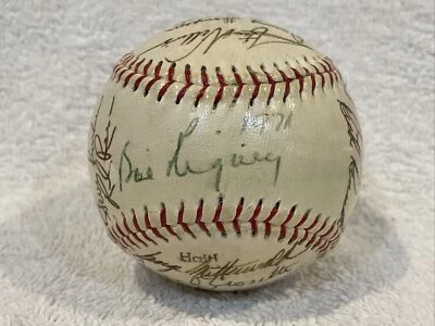VINTAGE 1971 Minnesota Twins TEAM SIGNED Ball, Harmon Killebrew, Jim Kaat, Oliva - Image 1 of 4
