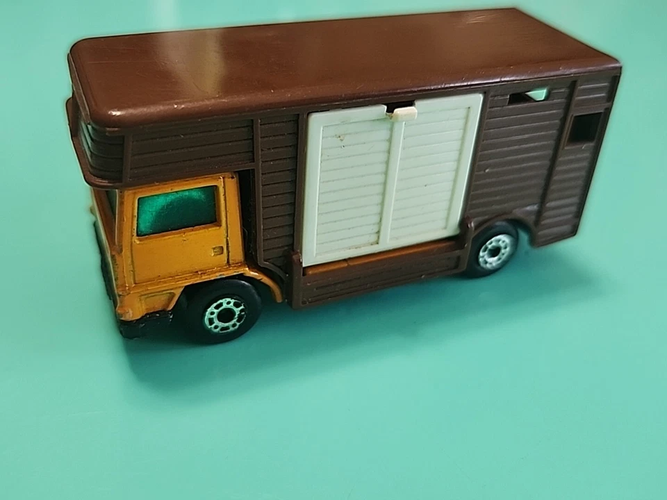 1977 Vintage Caixa de Fósforos Solta Superrápida Nº Caixa de 40 cavalos rara marrom transportador de gado - Imagem 1 de 4