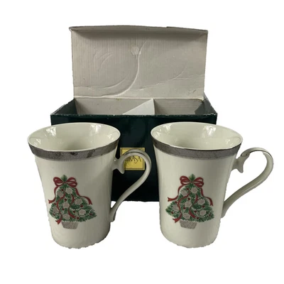 Juego de 2 tazas de porcelana fina Mikasa Festive Tree L3276 adornos plateados de Navidad con caja Foto 1 de 4