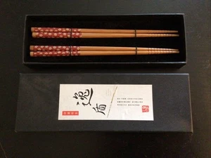 Nuevos palillos de madera 2 pares de uso Irodori Bashi caja original - Imagen 1 de 5