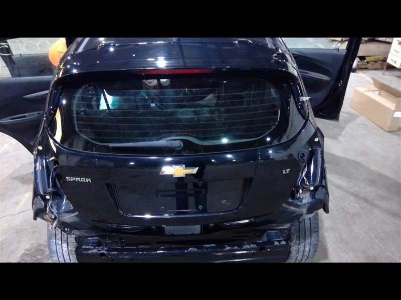 Chevrolet 2016-2022 maletero chispa puerta levadiza puerta trasera montaje 42752797 Foto 1 de 4