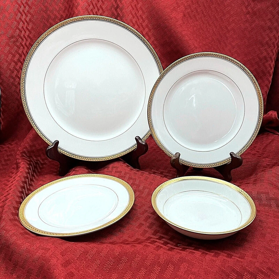 NORITAKE WASHINGTON DINNERWARE - 4 PIECE PLACE SETTING - Image 1 of 3