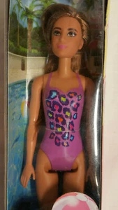NUEVO Barbie Swim Suit Water Play 2017 Purple Cheetah Suit Brunette ~ Caja dañada - Imagen 1 de 4