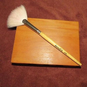 Benefit Fan Brush For Face Highlighter, Blush RARE Wooden Handle Full Sz - Bild 1 von 1