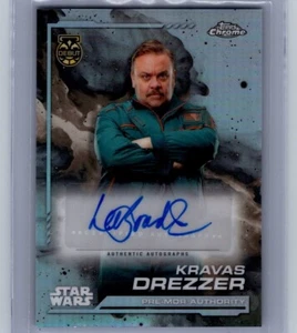 2024 Topps Chrome Lee Boardman Auto Kravas Drezzer Refractor Star Wars Andor - Bild 1 von 2