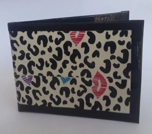 Cartera Pato Cinta Conducta Doble Plegable Besos Color Guepardo Blanco - Imagen 1 de 2