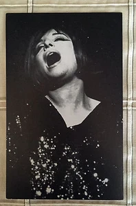 Cartolina vintage BARBRA STREISAND dal suo fan club c-1970 L@@K - Foto 1 di 2