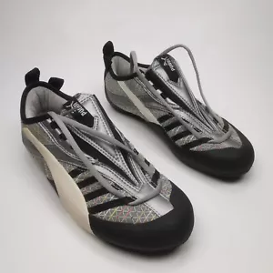 ~ Rare scarpe da arrampicata PUMA Klim Rip ER ~ scarpe da ginnastica ~ donna taglia UK 3 ~ argento ~ - Foto 1 di 19