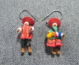 Vintge Ten Thousand Villages artsy ethnic Peru Coya couple dolls hook earrings / - Picture 1 of 9