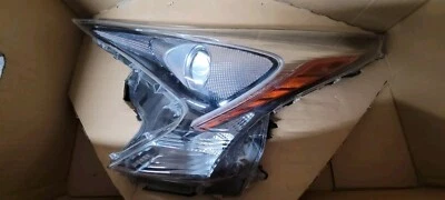 Faro lado izquierdo Toyota Prius 2016-2018 OEM 81010-47711 Foto 1 de 4