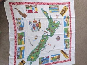 Rare 1960s VINTAGE PRINTED Rayon TABLE CLOTH SOUVENIR NEW ZEALAND MAORI KIWI  - Picture 1 of 6