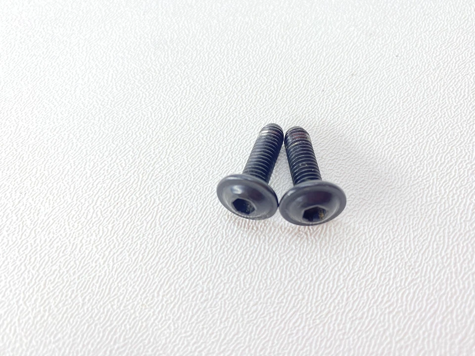 Ducati Monster 796 2013 juego de pernos de bloqueo de pestillo de asiento trasero 77915551A Foto 1 de 4