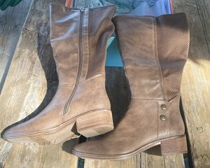 Botas altas Beartraps Madelyn pantorrilla ancha talla 6,5 M color: champiñón - Imagen 1 de 6