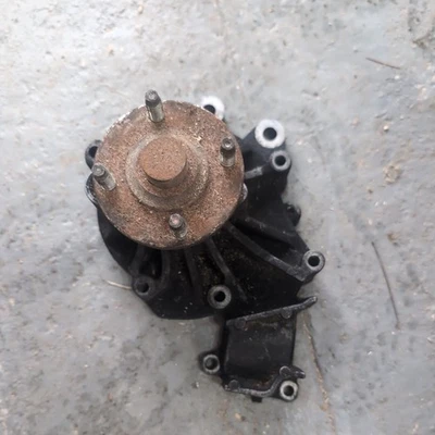 Bomba de agua Toyota Hilux 2006-2015 1610039485 Foto 1 de 4