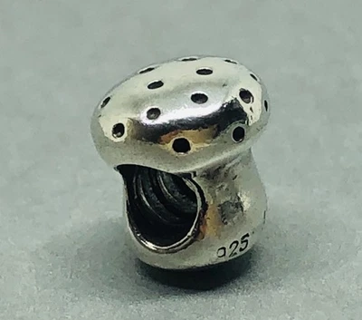 Pandora Retirado Plata Esterlina Hongo Cuentas Dije Genuino 790126 Foto 1 de 4