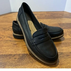 Mocassino donna Clarks Raise Eletta in pelle nero taglia 9,5M chic tutti i giorni - Foto 1 di 9