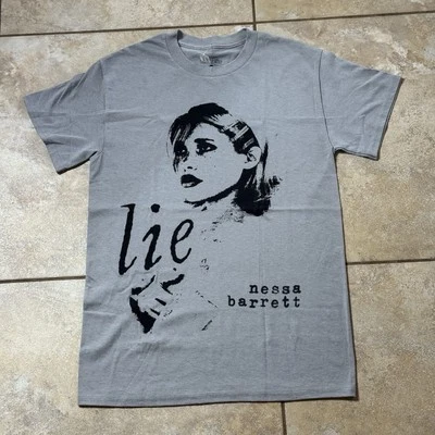 Camiseta Nessa Barrett Lie Sketch Gris PEQUEÑA Nueva Foto 1 de 4
