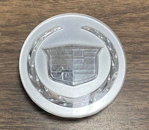 ONE USED CADILLAC ATS CTS Center Wheel Rim Hub Cap Chrome Silver #9595439 - Picture 1 of 2
