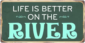 959HS Life Is Better On The River 5 Zoll x 10 Zoll hängendes Neuheitsschild aus Aluminium - Bild 1 von 2
