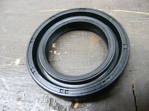 Borg Warner 1354 Transfer Case, Rear Output Shaft Oil Seal - Bild 1 von 3