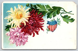 Cartolina Fiore Crisantemo In rilievo con Scudo Patriottico Rosso Bianco Blu - Foto 1 di 2
