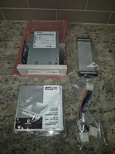 Iomega Z250ATAPI 250MB Zip Disk Drive - Afbeelding 1 van 4