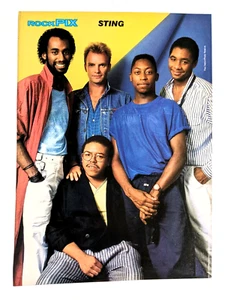 BANDA DE TORTUGAS STING Y AZULES. RECORTE DE PÓSTER PINUP DE PÁGINA COMPLETA DE LA REVISTA THE POLICE - Imagen 1 de 2