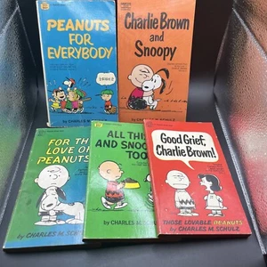 Vintage Charlie Brown / Peanuts / Snoopy Paperback Books Lot of 5 Charles Schulz - Picture 1 of 5