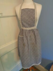 Jebina apron/pinny. 1970s. Blue floral & check. Tie round neck & waist. Used. 