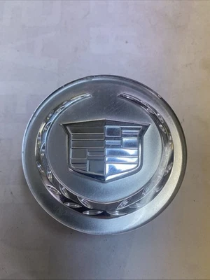 Tapa central de rueda de aluminio Cadillac CTS, STS, SRX 2004-2008 2009 2010 usada OEM. Foto 1 de 4