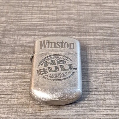 Encendedor de metal redondeado sin toro marca Winston de colección  Foto 1 de 4