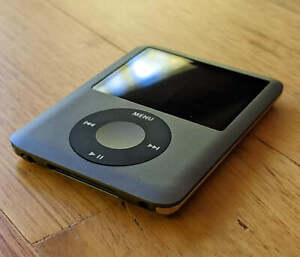 Apple iPod Nano 3rd Gen 8GB Grey