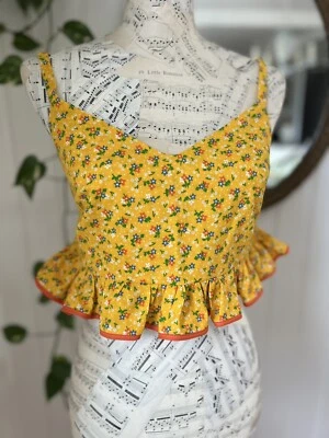Top halter vintage de los años 70 hecho a mano con volantes recortados de calicó con botones amarillos trasero Foto 1 de 4