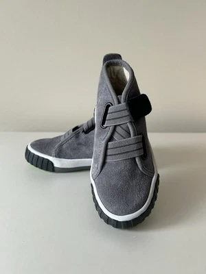 Новый UGG мальчиков ботинок туфли размер 8 1002512k в серый замши - Изображение 1 из 4