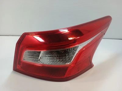 Luz trasera derecha pasajero Nissan Sentra 2017 12453303 Foto 1 de 4