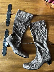 Munro American Samantha Fabric Tall Sock Boot Boots Cheetah Leopard Size 8.5 - Picture 1 of 10