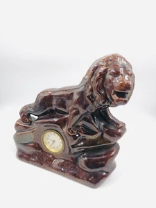 Toller impulsiver Porzellan/Keramik Löwe mit mechanischer Uhr, Kaminuhr. - Bild 1 von 6