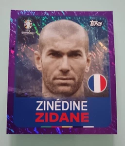 ZINEDINE ZIDANE Viola Parallel Figur Topps UEFA EURO 2024 Sticker lila - Bild 1 von 2