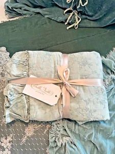 New Bella Notte Penelope Blanket Small Comforter, Filled, Sold Out, Perfect - Picture 1 of 3