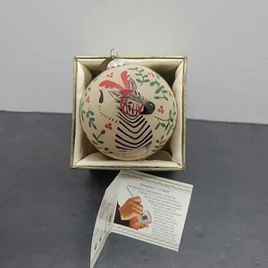 Pier 1 Li Bien 2015 Rückseite handbemalt Glas Zebra Rentier Ornament mit Box - Bild 1 von 17