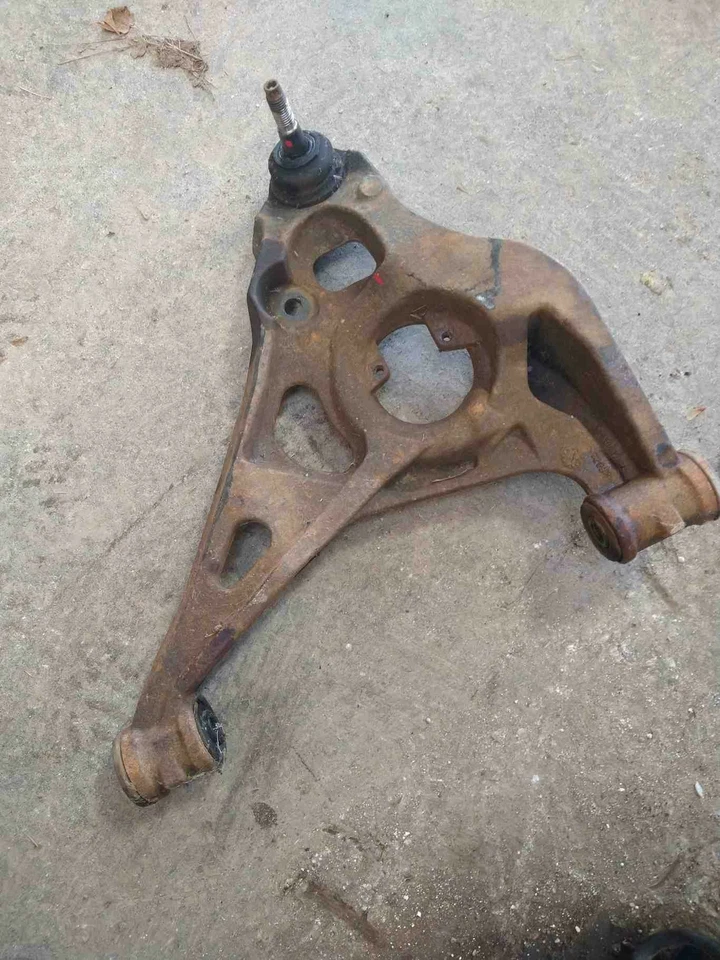 Brazo de control inferior delantero izquierdo Chevy Express GMC Savannah 2003-2018 OEM 20869232 Foto 1 de 2