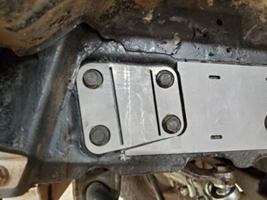 Iron Rock Off Road WJ Steering Gear Box Brace - Weld On - Foto 1 di 1