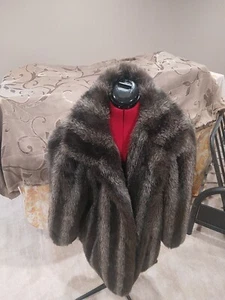 Jordache Women’s Vintage 80’s Faux Fur Short Coat Brown Gray Stripe Size 22-1/2 - Picture 1 of 15