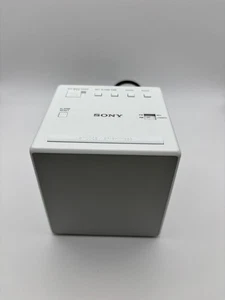 Sony ICF-C1W Uhrenradio, LED-Display, Alarm, digital, quadratisch, modern, weiß - Bild 1 von 5