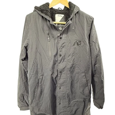 Jaqueta masculina analógica AG forrada de lã preta com capuz tamanho médio - Imagem 1 de 4