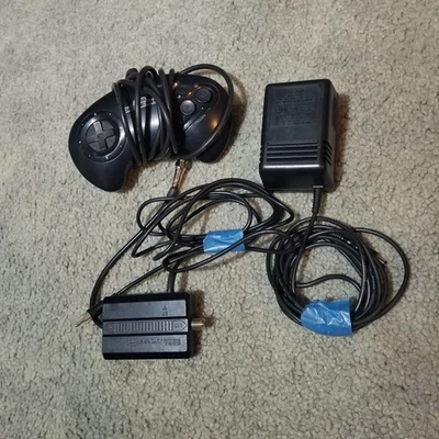 Adaptador de fuente de alimentación de CA SEGA Genesis 1602, interruptor RF 1603 y controlador 1650 Foto 1 de 4