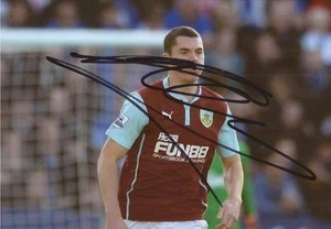 BURNLEY: MICHAEL KEANE SIGNED 6x4 ACTION PHOTO+COA - Picture 1 of 1
